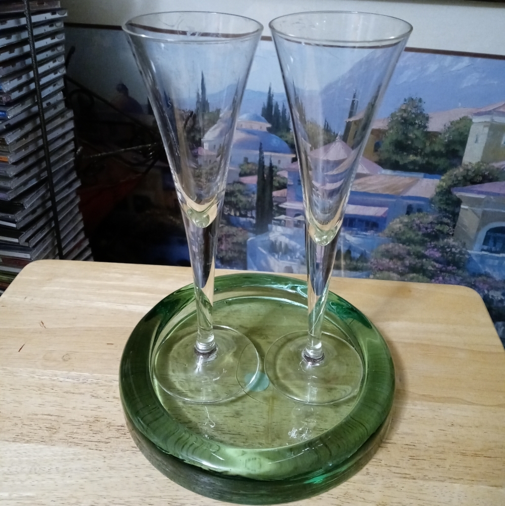 🍾🍸GREEN TRAY & 2 BAR GLASSES🍹🍹🍹🍷A FABULOUS VINTAGE GIFT. 🍸🍸 - Picture 2 of 15